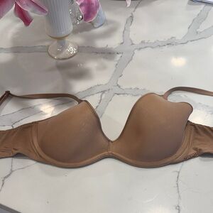 SKIMS Everyday Smooth Nude T-Shirt Bra 38B
